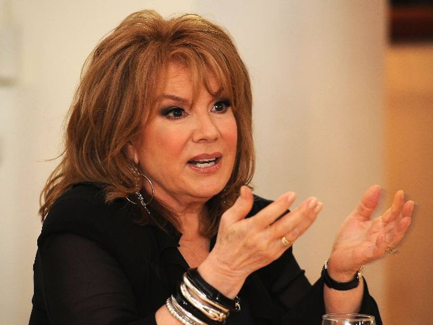 Entrevista con Vikki Carr | La Nación - How Tall Is Vikki Carr? The Legendary Vocalist’s Height