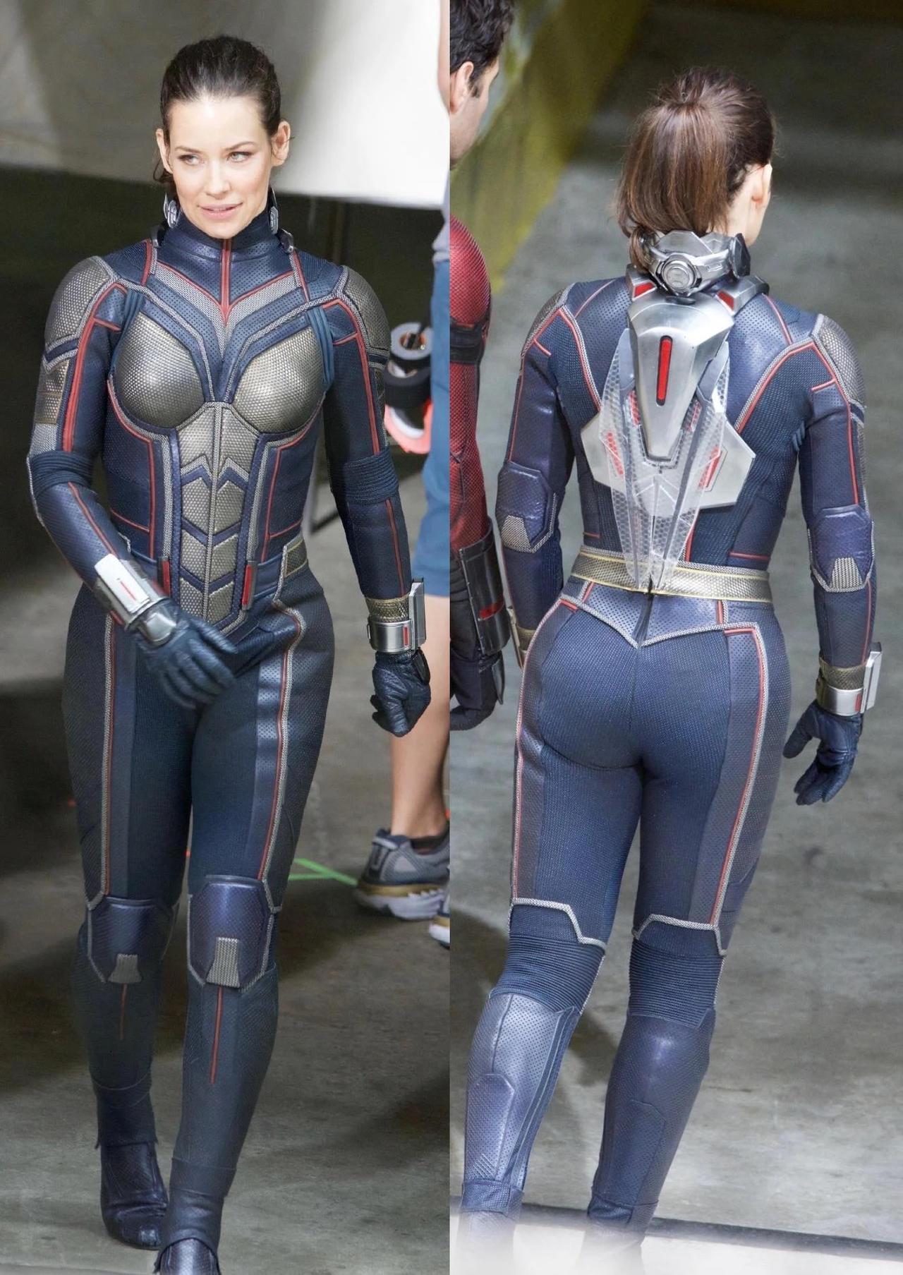 Evangeline Lilly : r/ladiesofthemcu - Evangeline Lilly: Sexy Pics of the Adventurous and Alluring Star