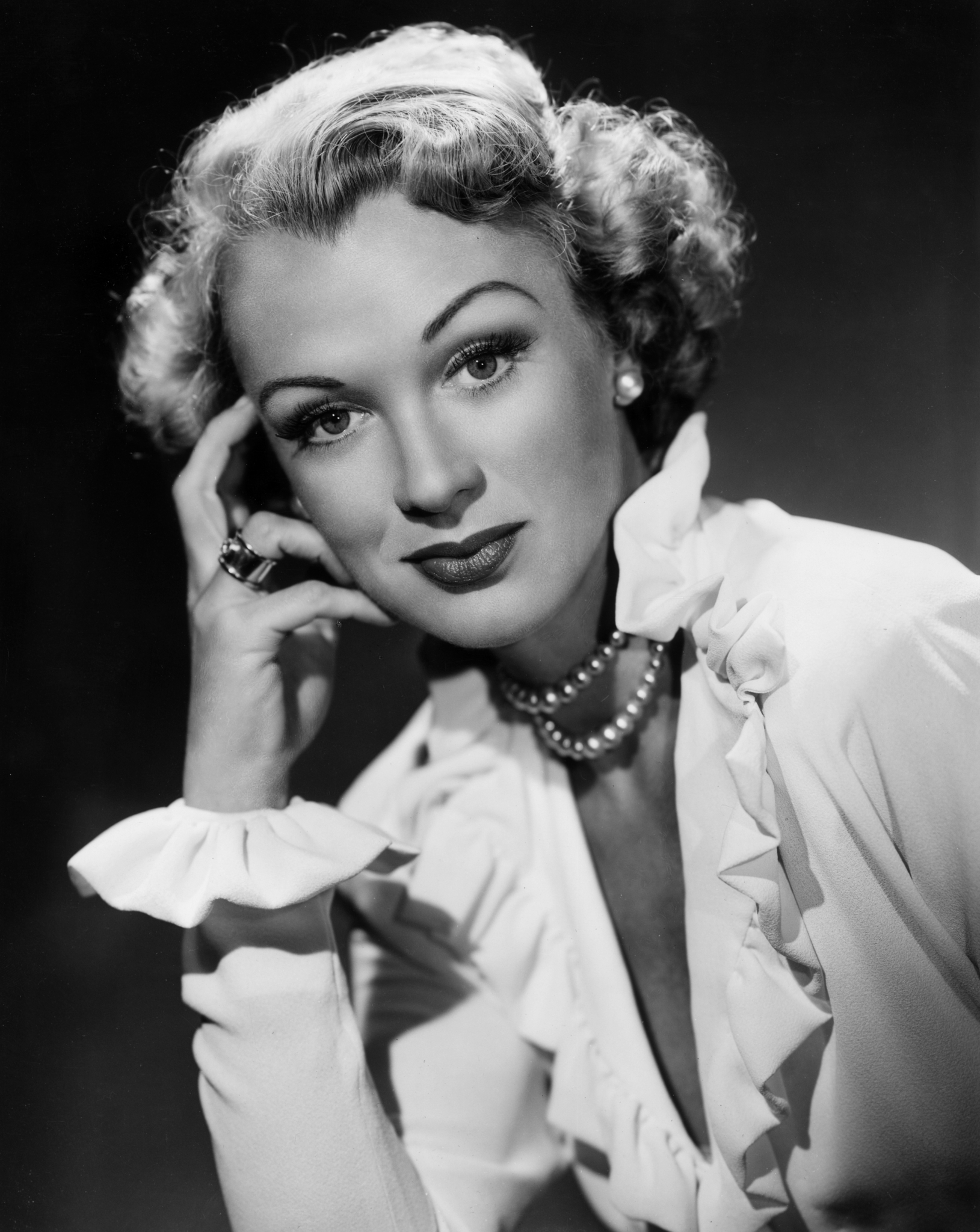How Tall Was Eve Arden? Hollywood Icon's Stats
