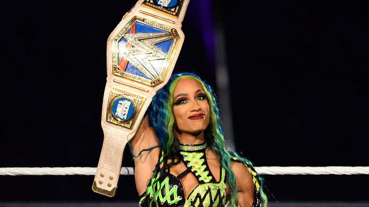 Sasha Banks Is Fire: Sexy Pics Of The Wwe Superstar