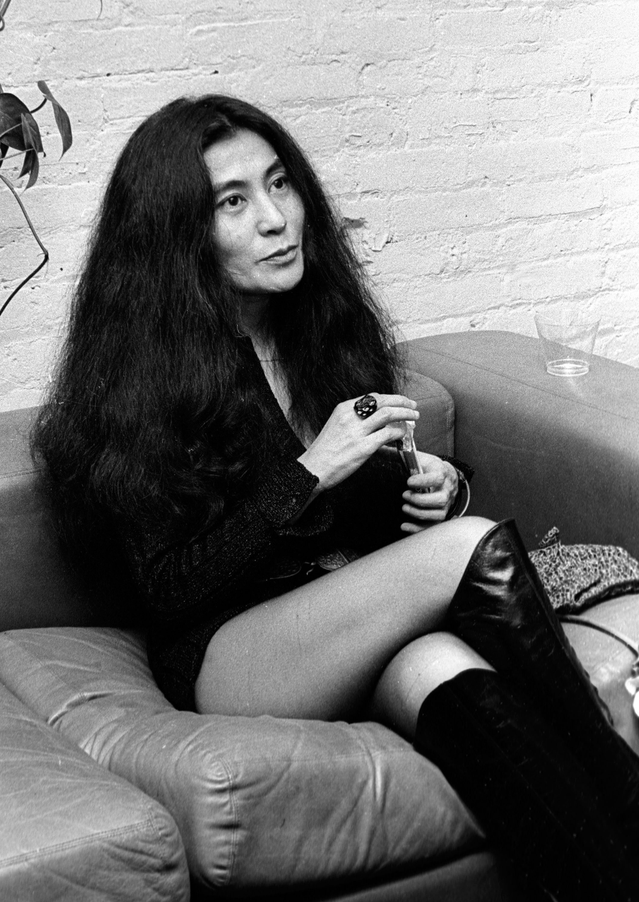 Exploring The Iconic Yoko Ono Photos: A Journey Through Art And Activism - How Tall Is Yoko Ono? Artist And Icon's Height Explained