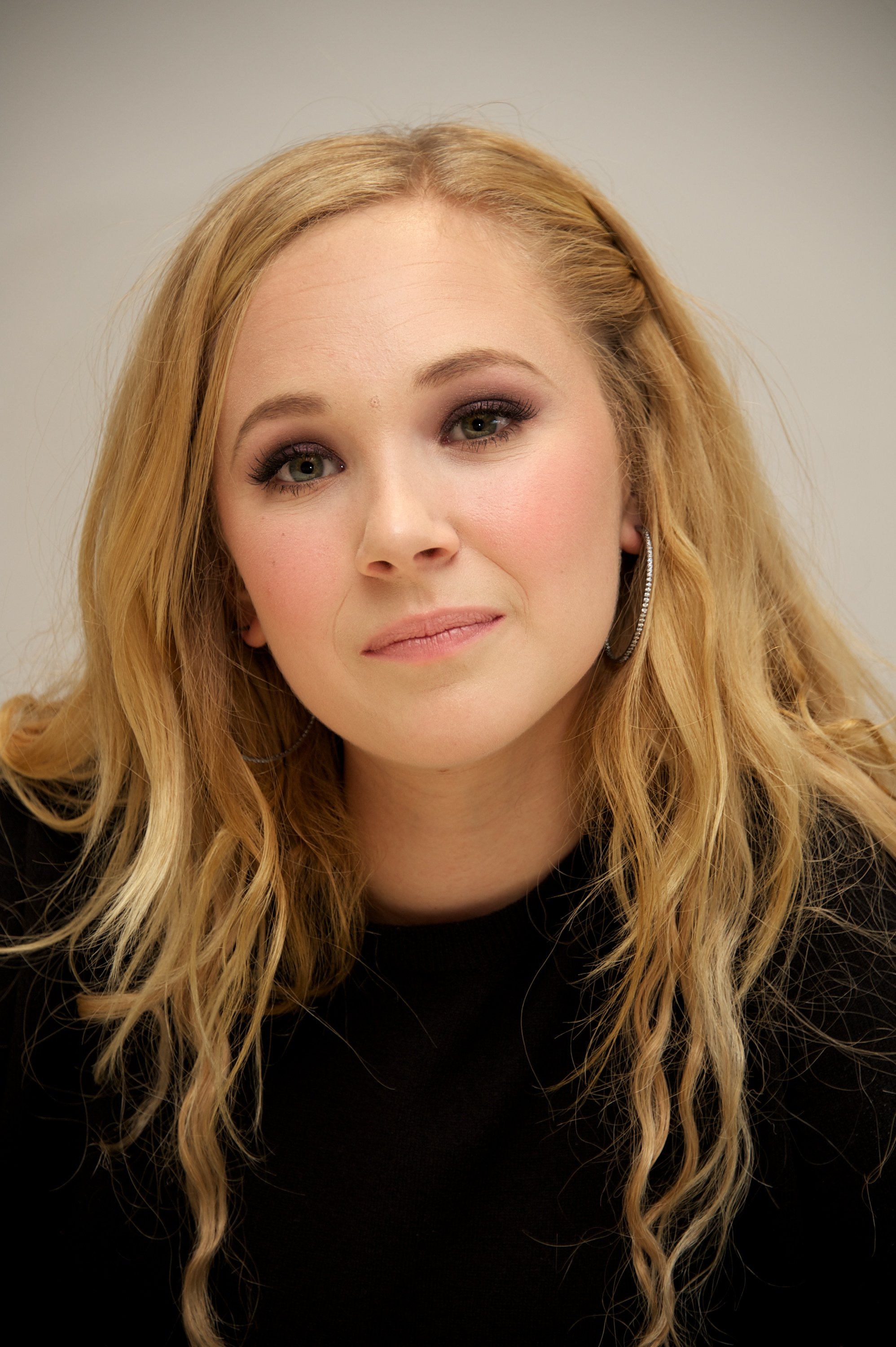 Exploring The Remarkable Journey Of Juno Temple: An In-Depth Look At - Juno Temple Height – Tiny Star, Big Screen Presence?