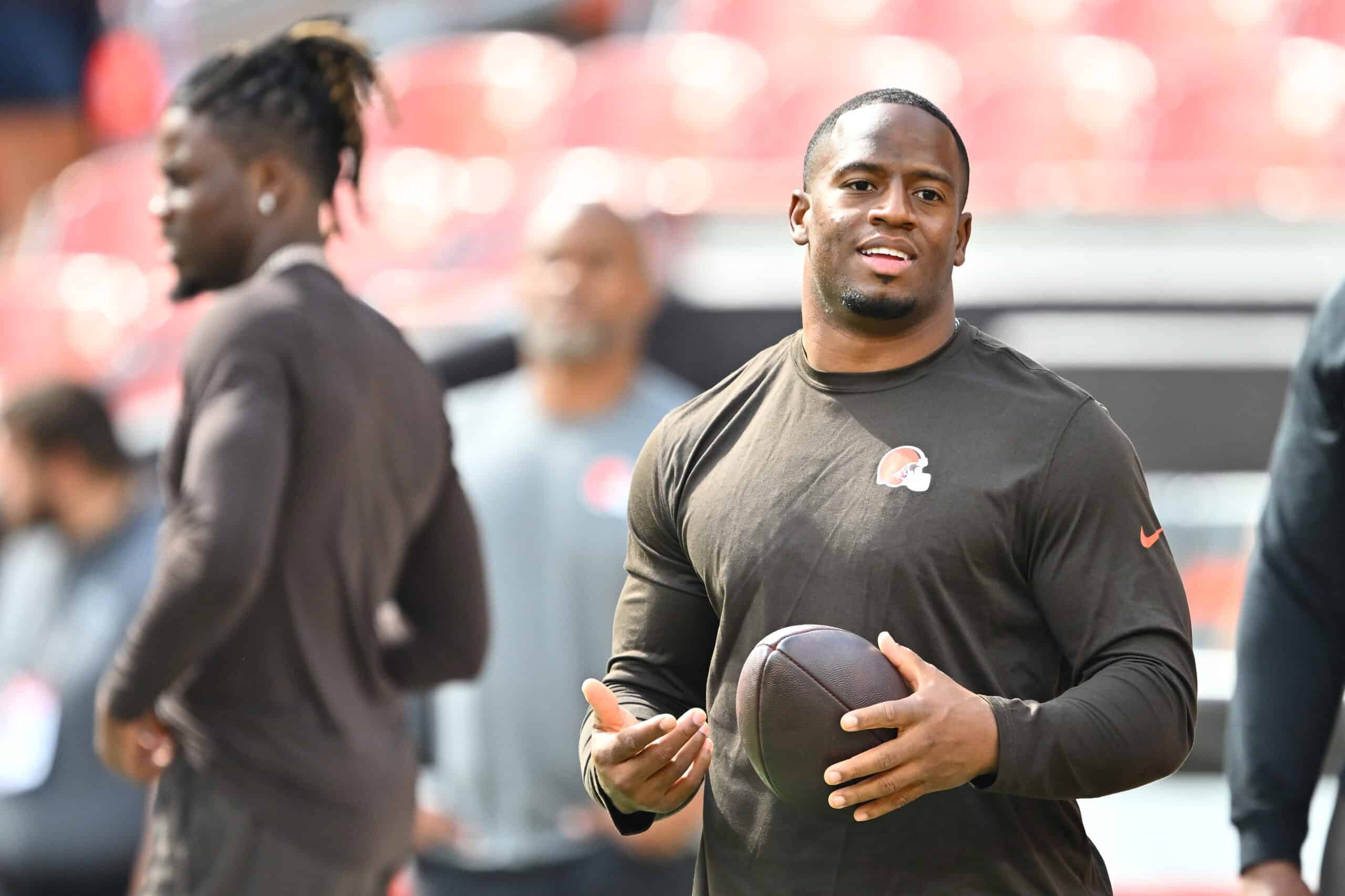 Fans React To Sunday's Nick Chubb News - How Tall Is Nick Chubb? – Inside the NFL Powerhouse’s Built Frame