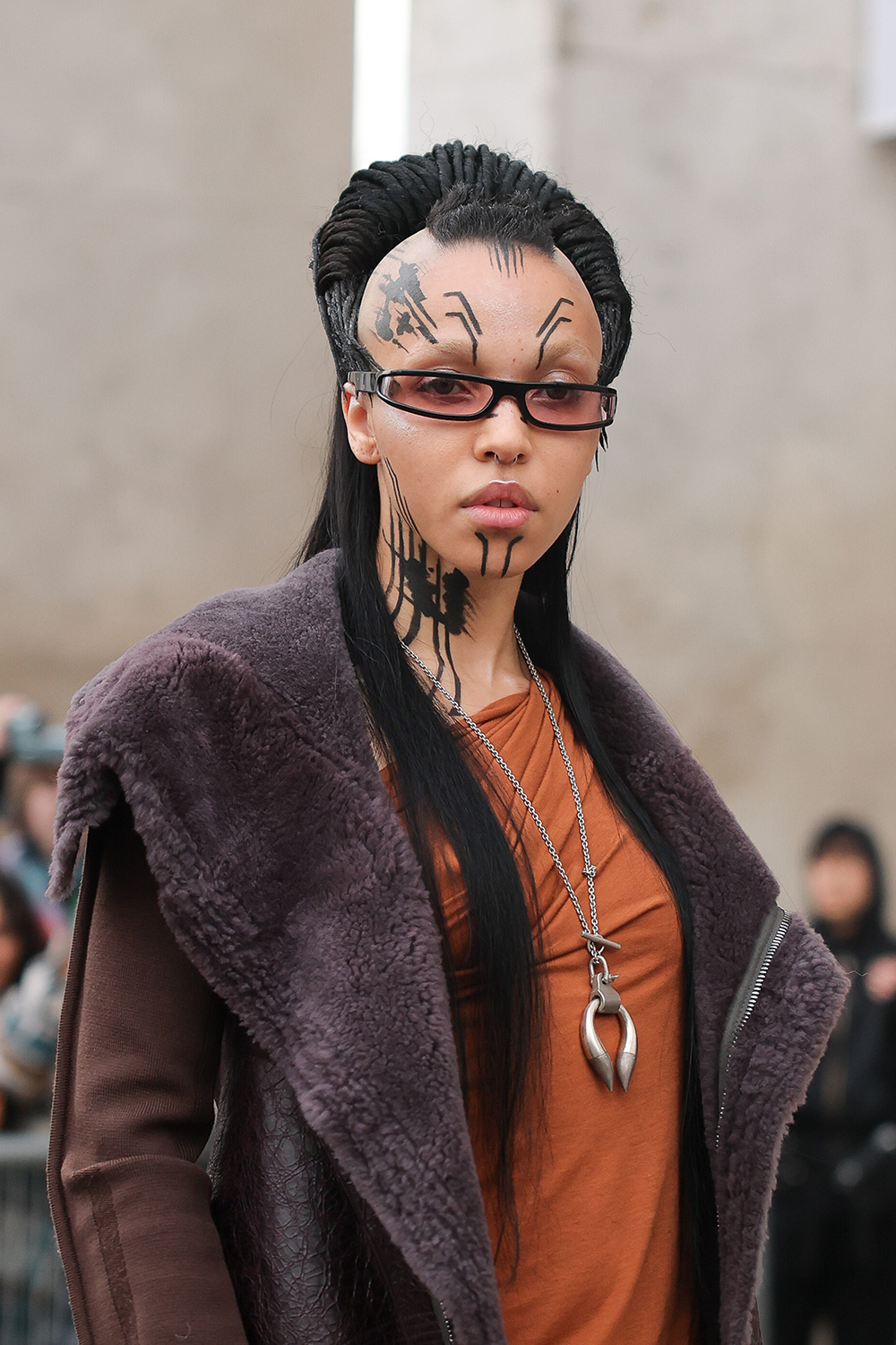FKA Twigs Goes Avant-Garde at Rick Owens Fall 2025 Men's Fashion Show - FKA Twigs Height – How Tall Is The Art-Pop Icon?