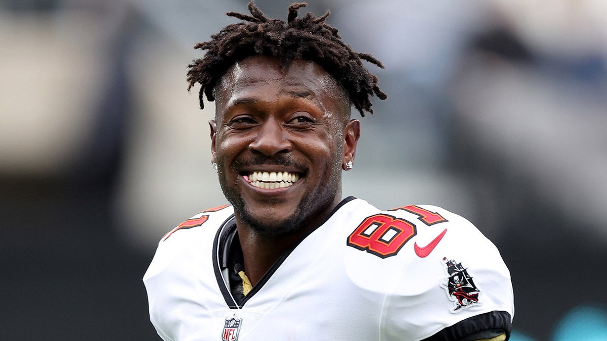Former NFL player Antonio Brown backs Donald Trump, cites pardons for - How Old Is Antonio Brown? NFL Controversy & Birthday Facts