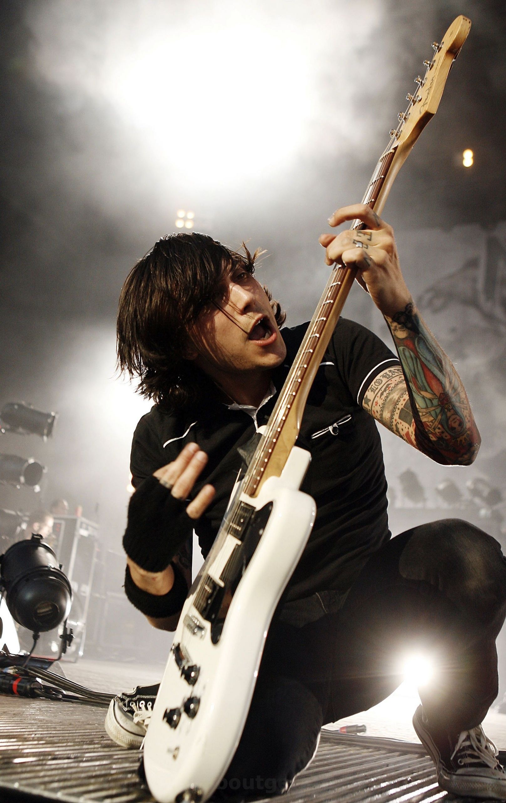 Frank Iero Iphone Wallpaper - How Tall Is Frank Iero? My Chemical Romance Guitarist’s Stature