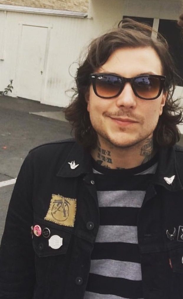 Frank Iero Smile Gif - How Tall Is Frank Iero? My Chemical Romance Guitarist’s Stature