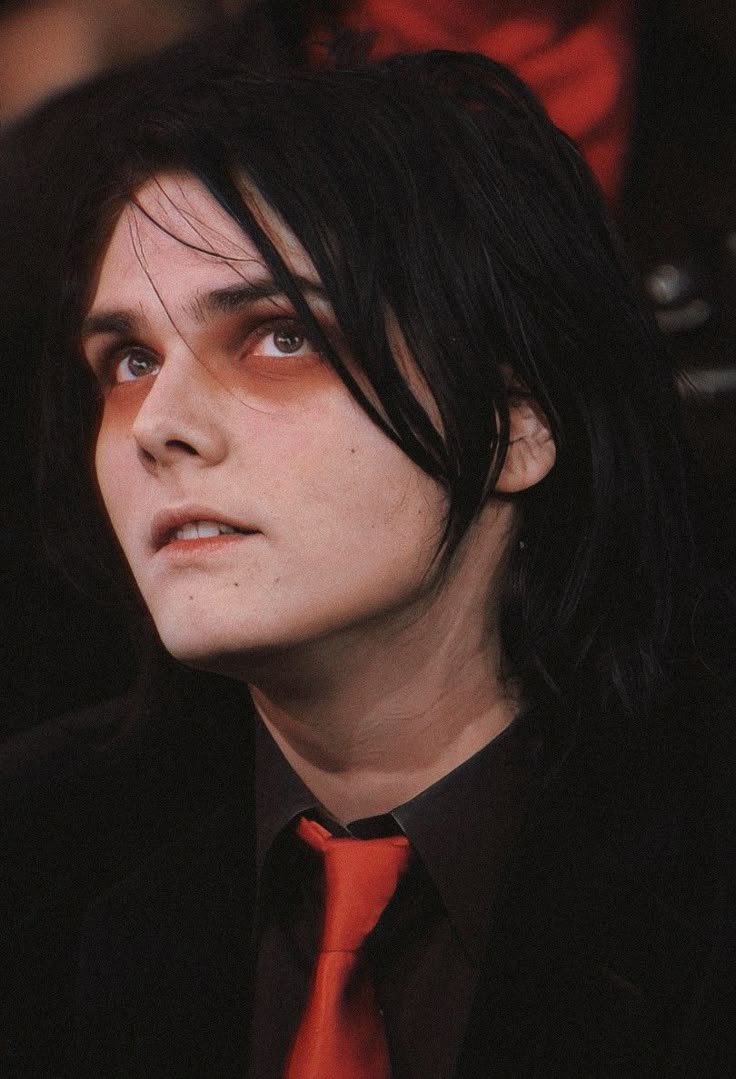 Gerard way my chemical romance aesthetic wallpaper | Gerard way, Bandas - Gerard Way Height – My Chemical Romance Icon’s True Height