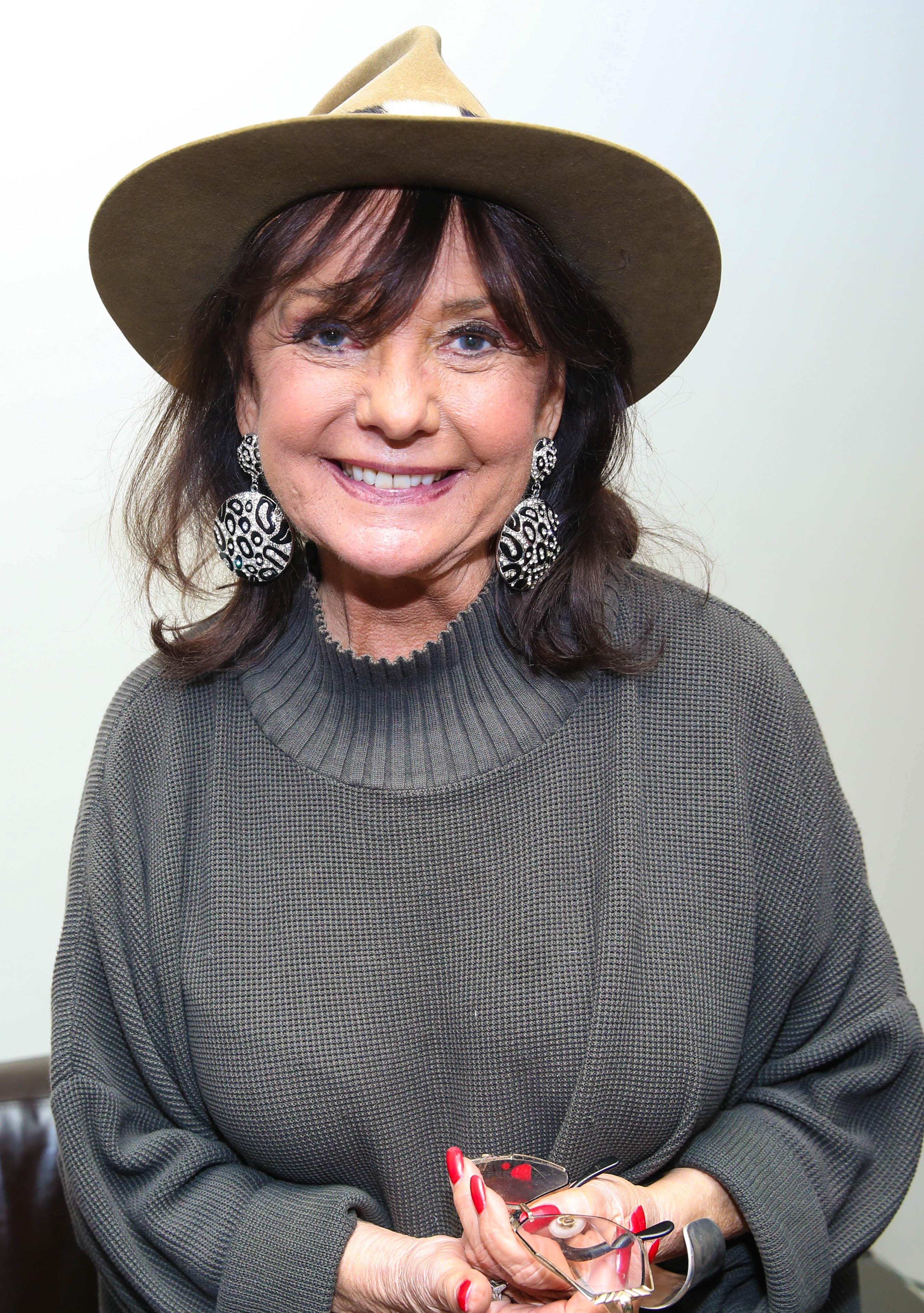 'Gilligan's Island' Actress Humbled By Fan Donations - How Tall Was Dawn Wells: Gilligan’s Island Star’s Enduring Charm