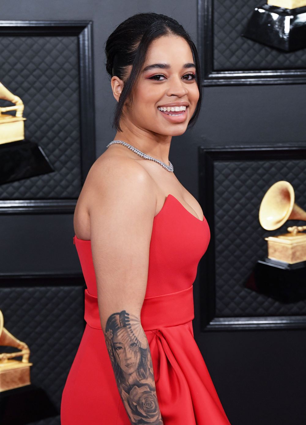 Grammys 2020: Ella Mai Behind-the-Scenes-Beauty | Us Weekly - How Tall Is Ella Mai? R&B Star's Height And Stage Presence