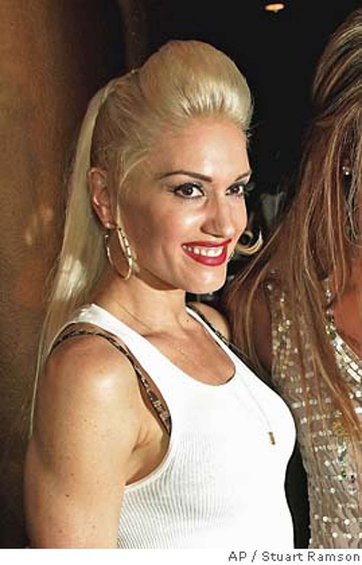 Gwen Stefani met by roaring crowd although her show is steeped in routine - Gwen Stefani’s Signature Style – From No Doubt to Fashion Diva