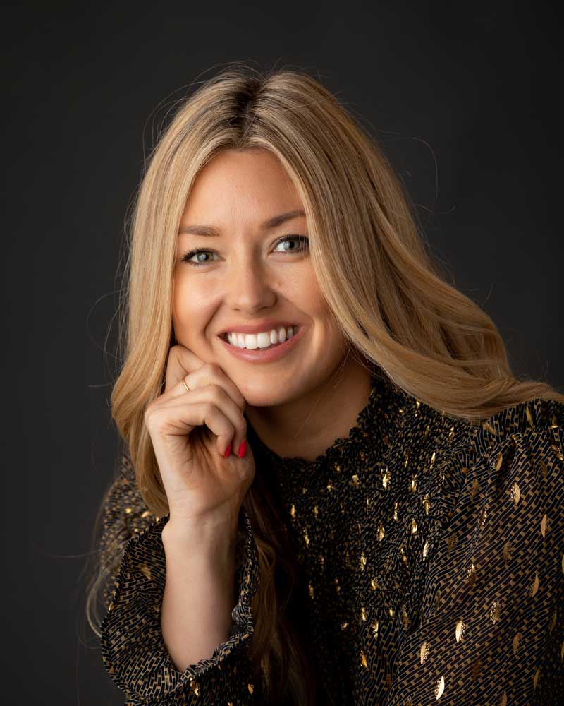 Hayley Hall - Luxe Places International Realty - Hayley Hall: Sexy Pics of the Beauty Blogger with Elegance