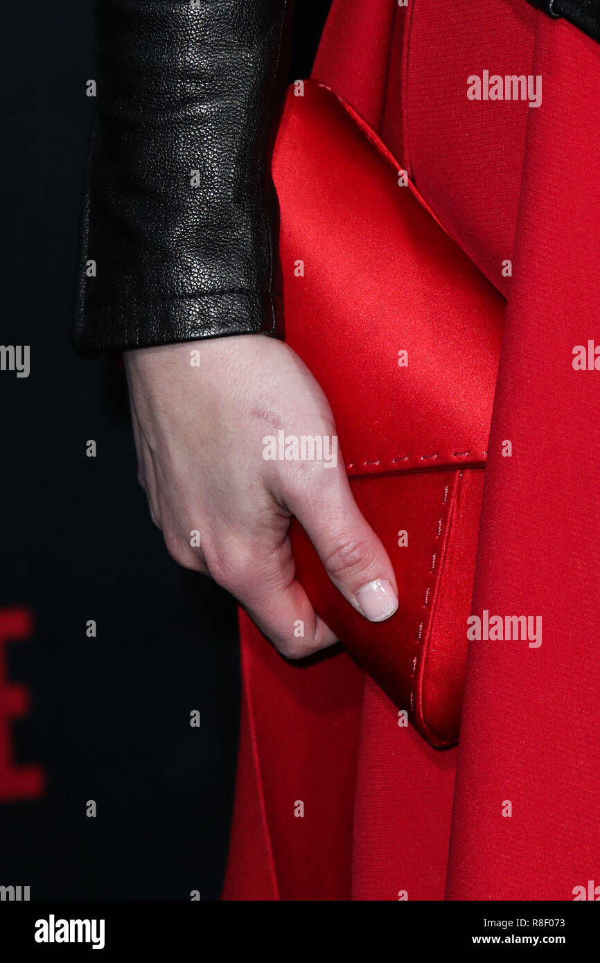 HOLLYWOOD, LOS ANGELES, CA, USA - APRIL 19: Elisabeth Moss at the Los - Was Elisabeth Moss Pregnant During The Handmaid’s Tale Season 6?