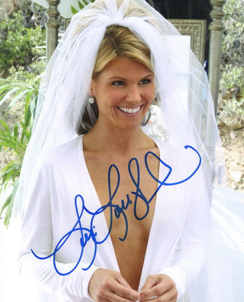 HOT SEXY LORI LOUGHLIN SIGNED 8X10 PHOTO FULL HOUSE AUTHENTIC AUTOGRAPH - Lori Loughlin’s Most Elegant Public Appearances