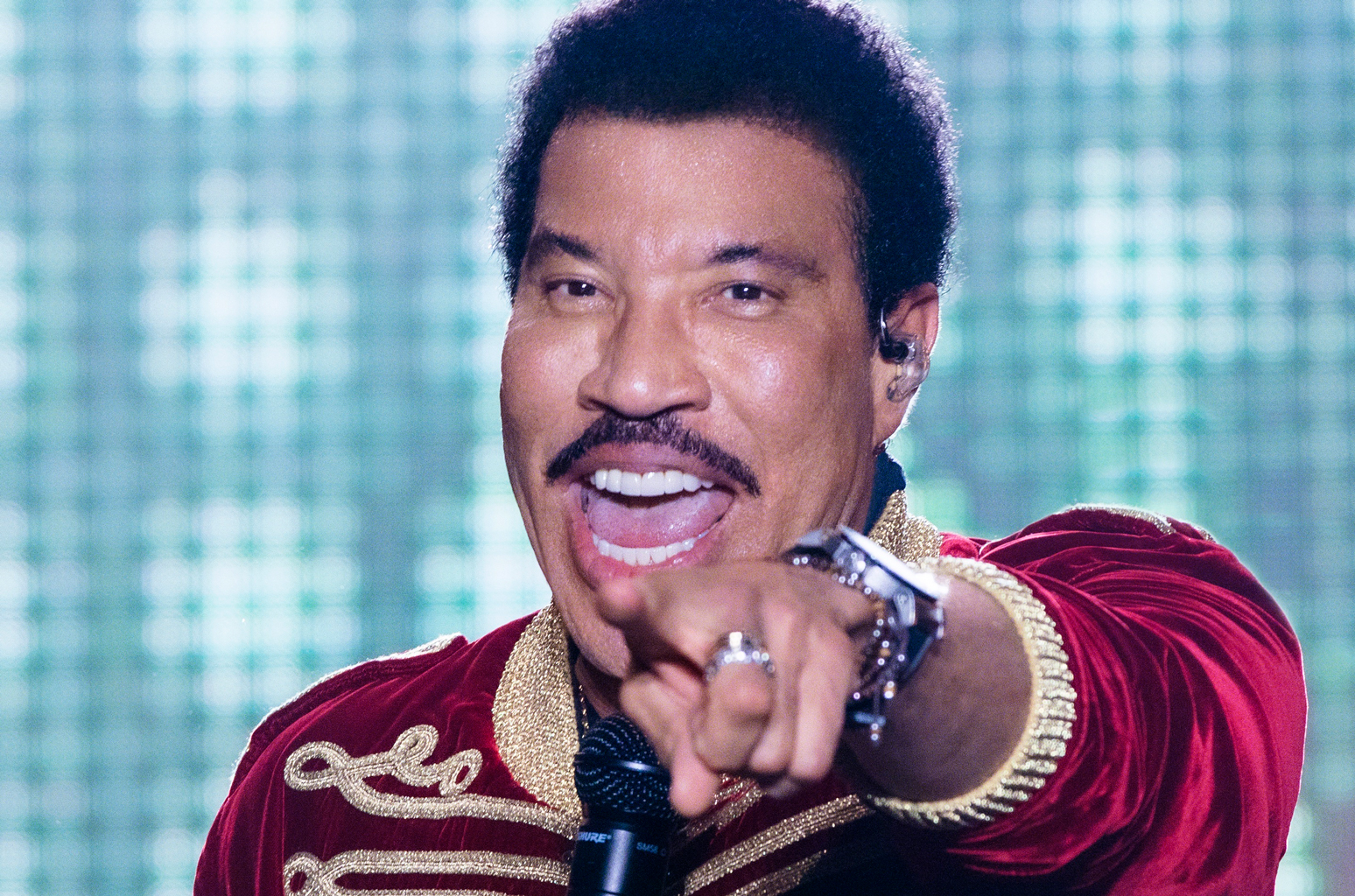 How old is Lionel Richie - NadmiMuryium - How Old Is Lionel Richie? Music Legend's Age & Career Highlights