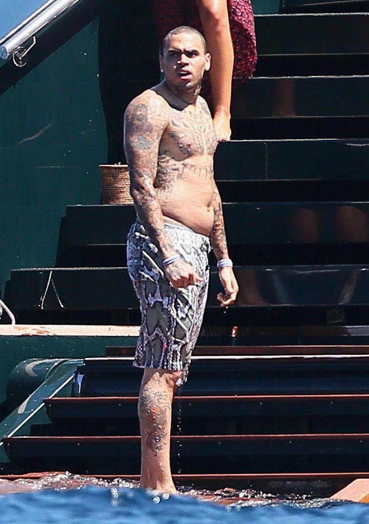 How Tall Is Chris Brown - How Tall Is Chris Brown: The R&B Icon’s Athletic Build