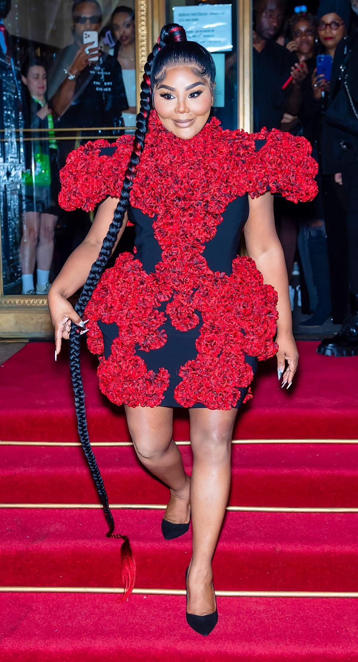 How Tall is Lil' Kim? - How Tall Is Lil’ Kim? – The Hip-Hop Queen’s Surprisingly Petite Frame