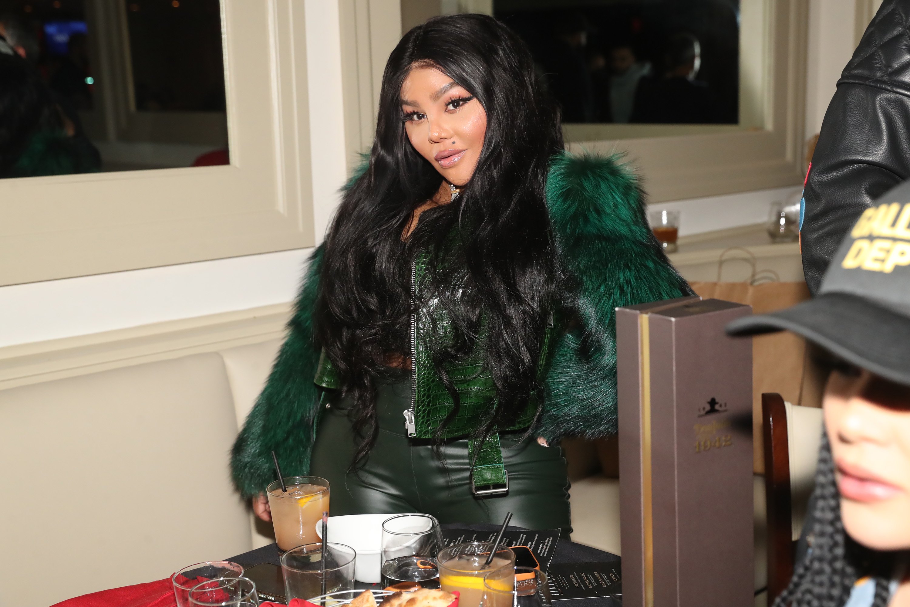 How Tall is Lil' Kim? - How Tall Is Lil’ Kim? – The Hip-Hop Queen’s Surprisingly Petite Frame