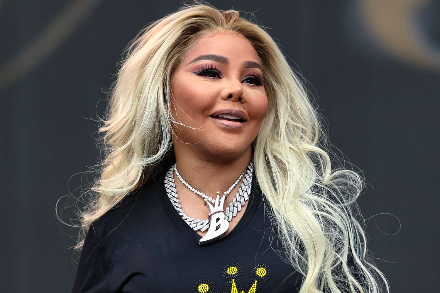 How Tall Is Lil’ Kim? – The Hip-Hop Queen’s Surprisingly Petite Frame