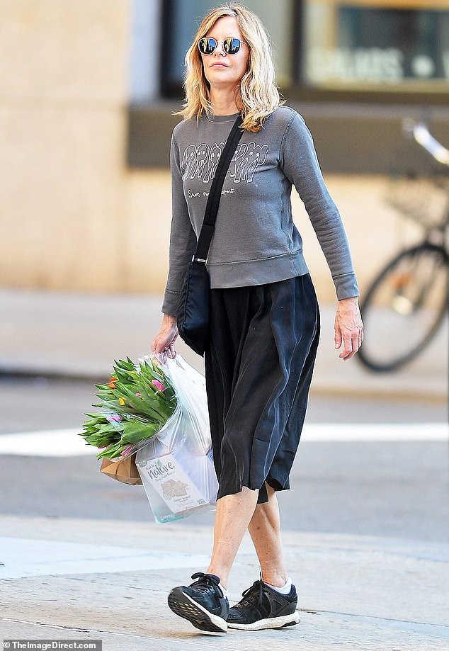 How Tall Is Meg Ryan - How Tall Is Meg Ryan? Actress's Height And Hollywood Legacy
