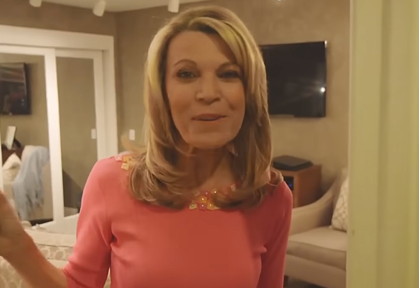 How Tall is Vanna White? Explaining Vanna White's Height. - Fact and Myth - How Tall Is Vanna White? – Wheel of Fortune  Star’s Height & Grace