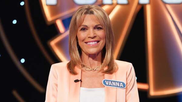 How Tall Is Vanna White? – Wheel of Fortune Star’s Height & Grace