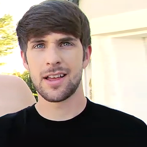 Ian Hecox Profile, BioData, Updates and Latest Pictures | FanPhobia - Ian Hecox Height – Smosh Creator's Stats Uncovered