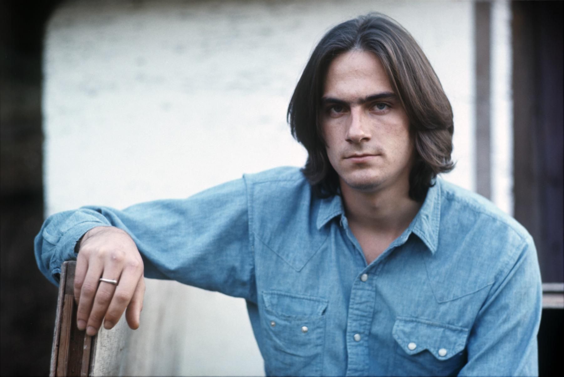 If I Keep My Heart Out Of Sight - James Taylor - LETRAS.MUS.BR - How Old Is James Taylor? Singer-Songwriter's Age & Greatest Hits