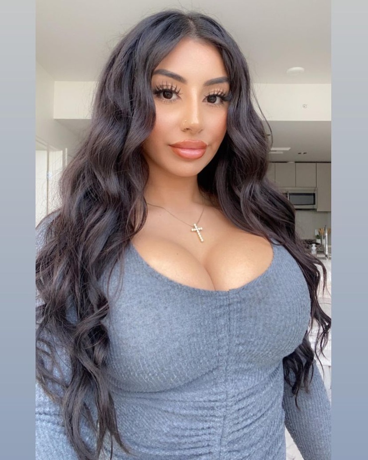 Jasmin Montalvo image - Jasmin Montalvo: Sexy Pics of the TikTok Queen with Confidence