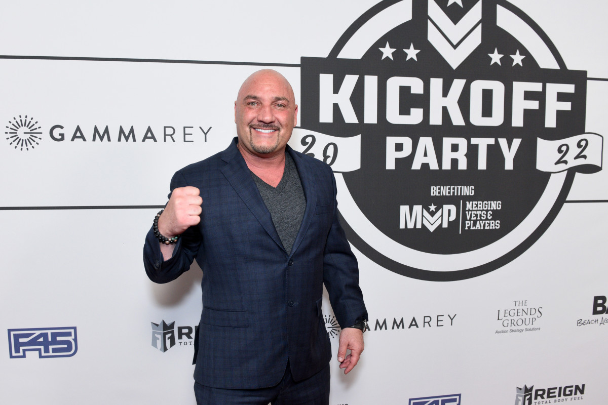 Jay Glazer Had The Perfect Response To Mistaken Identity On Twitter - How Tall Is Jay Glazer? NFL Insider’s Height Revealed