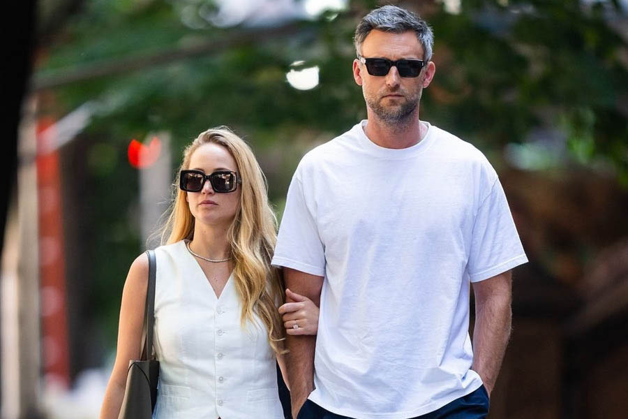 Jennifer Lawrence | Jennifer Lawrence expecting second child with - Jennifer Lawrence Husband: The Man Behind The Oscar Winner's Love Story