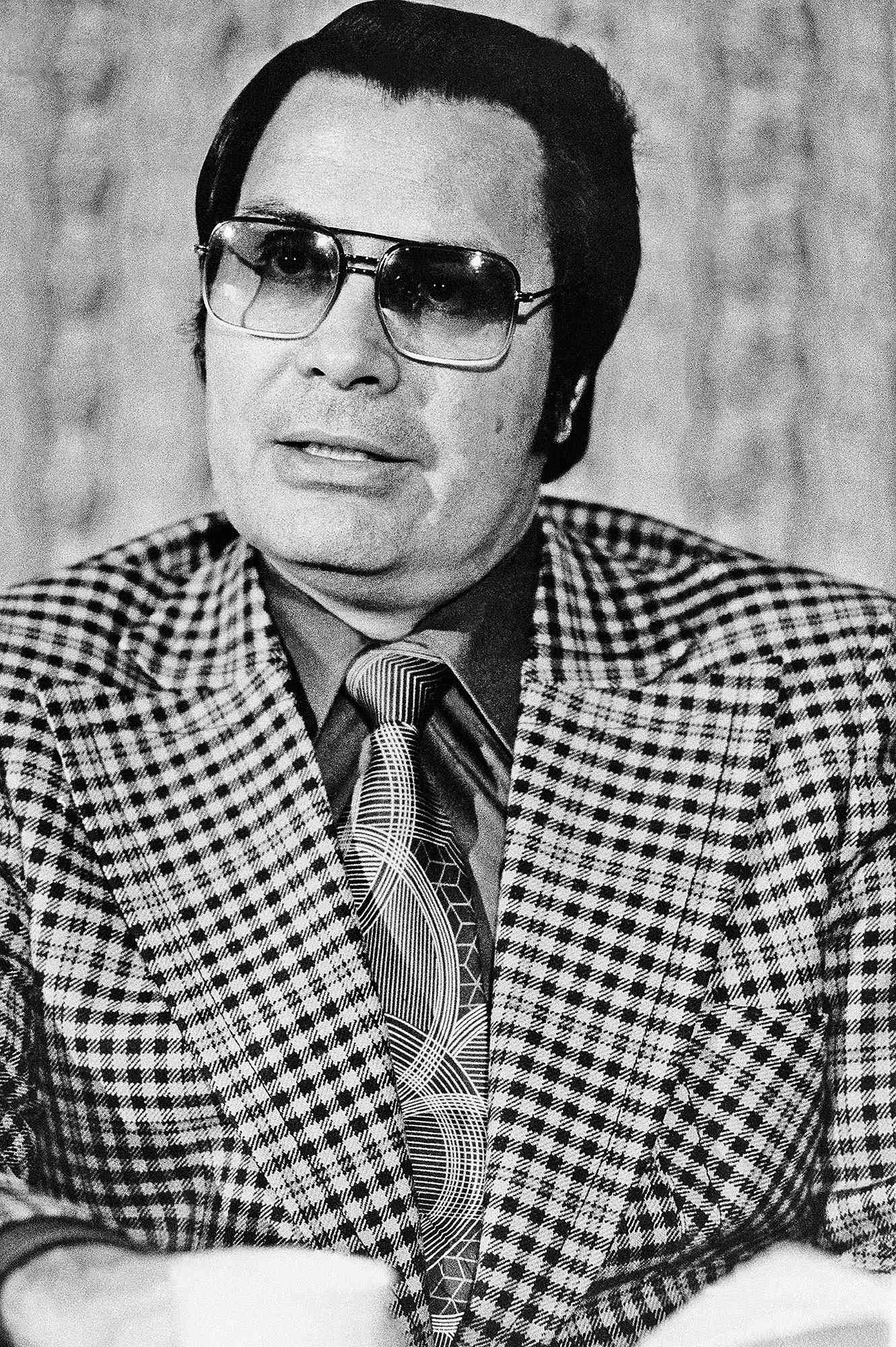Jim Jones: Jeff Guinn Biography Is Portrait of Demagouge - Jim Jones Height: Rapper's Real Measurements