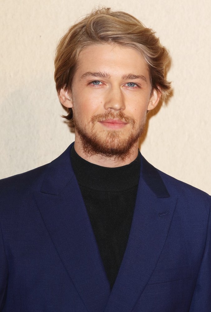 Joe Alwyn Picture 19 - 76th Golden Globe Awards - Arrivals - Joe Alwyn Height: How Tall Is Taylor's Ex?