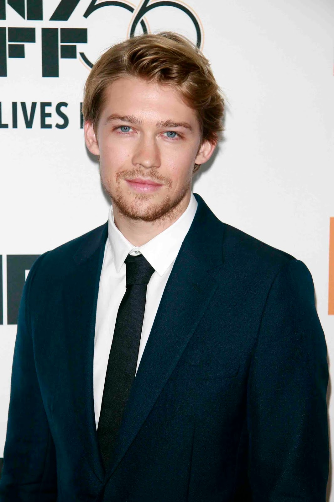 Joe Alwyn / Rising British actor Joe Alwyn talks acting styles and - Joe Alwyn Height: How Tall Is Taylor's Ex?