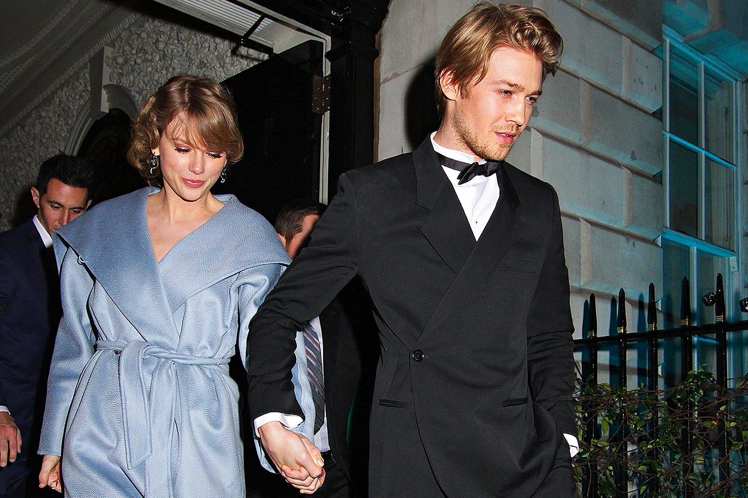 Joe Alwyn & Taylor Swift: Their Secret Romance Revealed? - Joe Alwyn Height: How Tall Is Taylor's Ex?