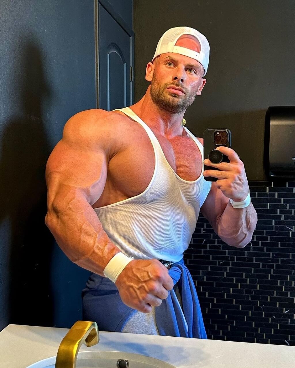 Joey Swoll Age, Height, Weight, Net Worth, Girlfriend, Wiki - How Tall Is Joey Swoll: Fitness Guru’s Muscular Build
