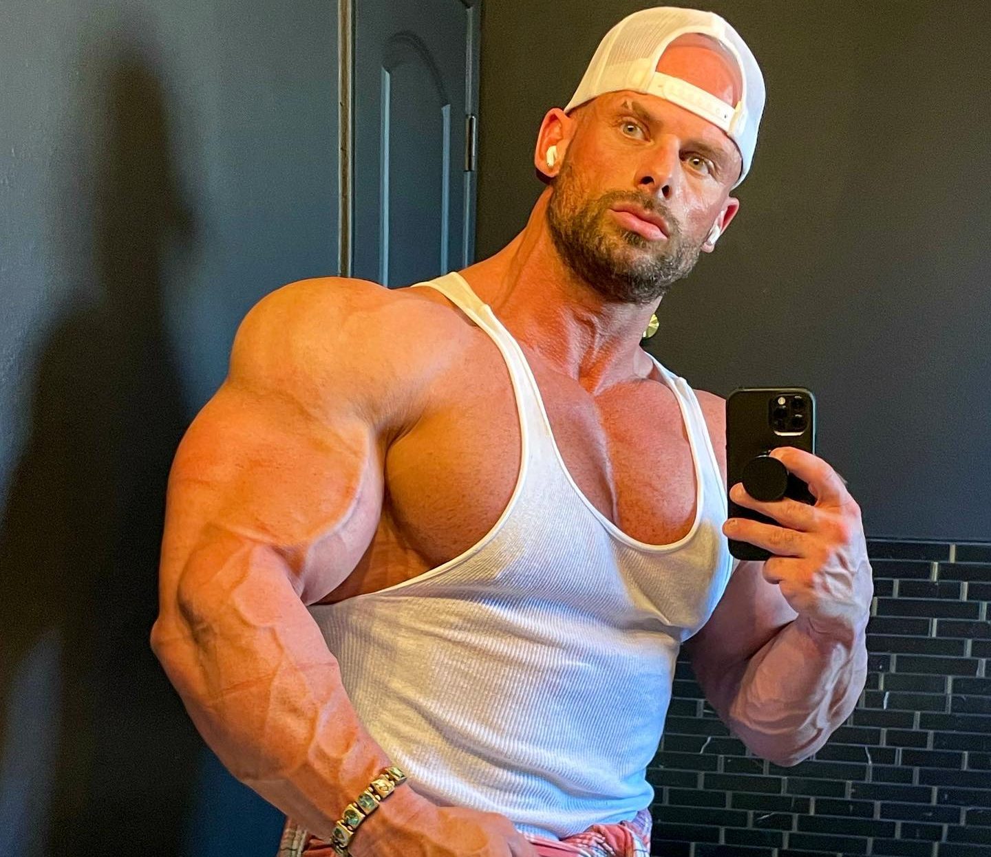 Joey Swoll Age, Wiki, Height, Wife, Girlfriend, Family, Biography, Net - How Tall Is Joey Swoll: Fitness Guru’s Muscular Build