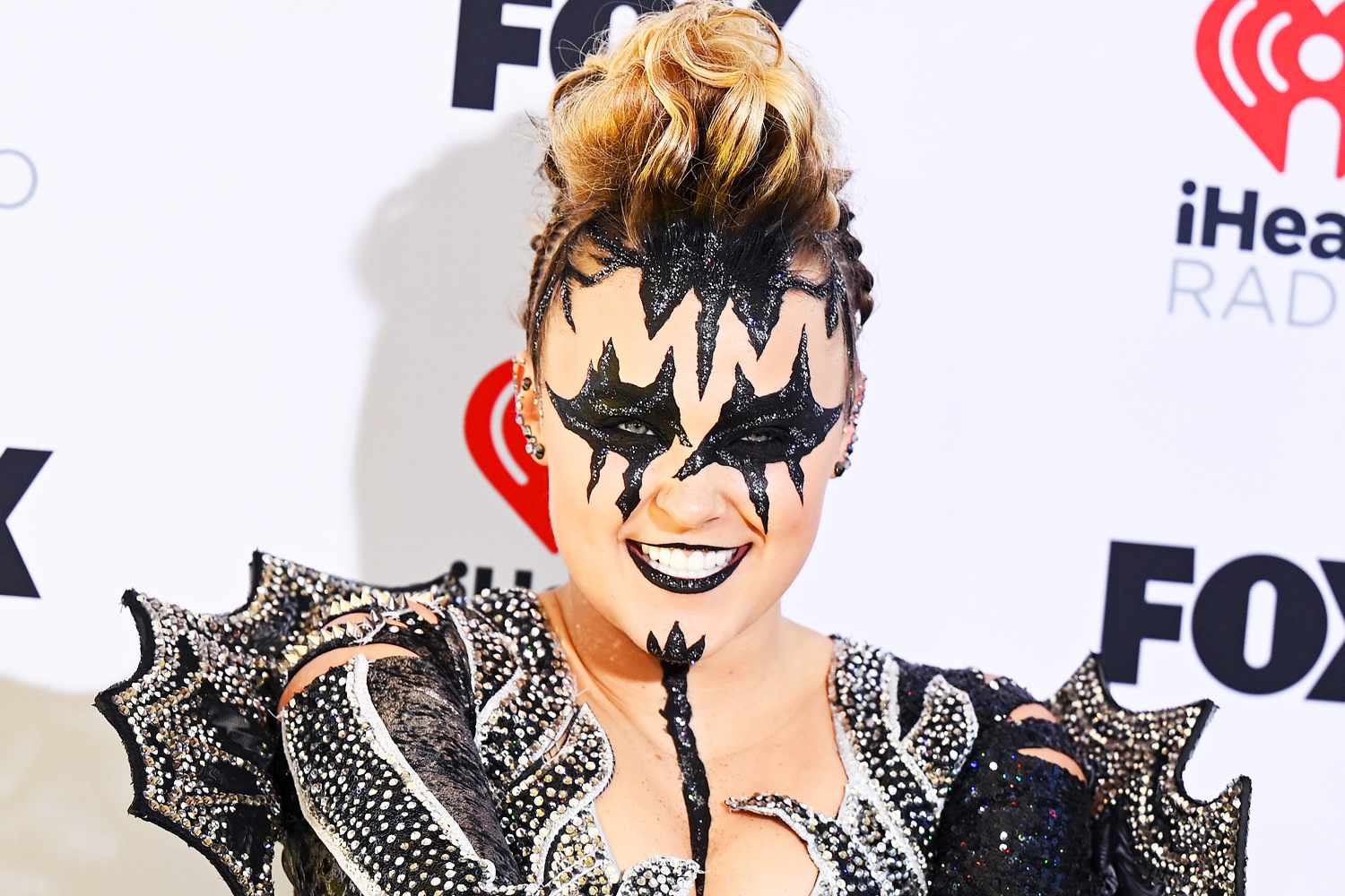 JoJo Siwa Clarifies Comment About Starting a 'New Genre of Music - Who Is JoJo Siwa Dating? Is She Really Dating Chris Hughes?