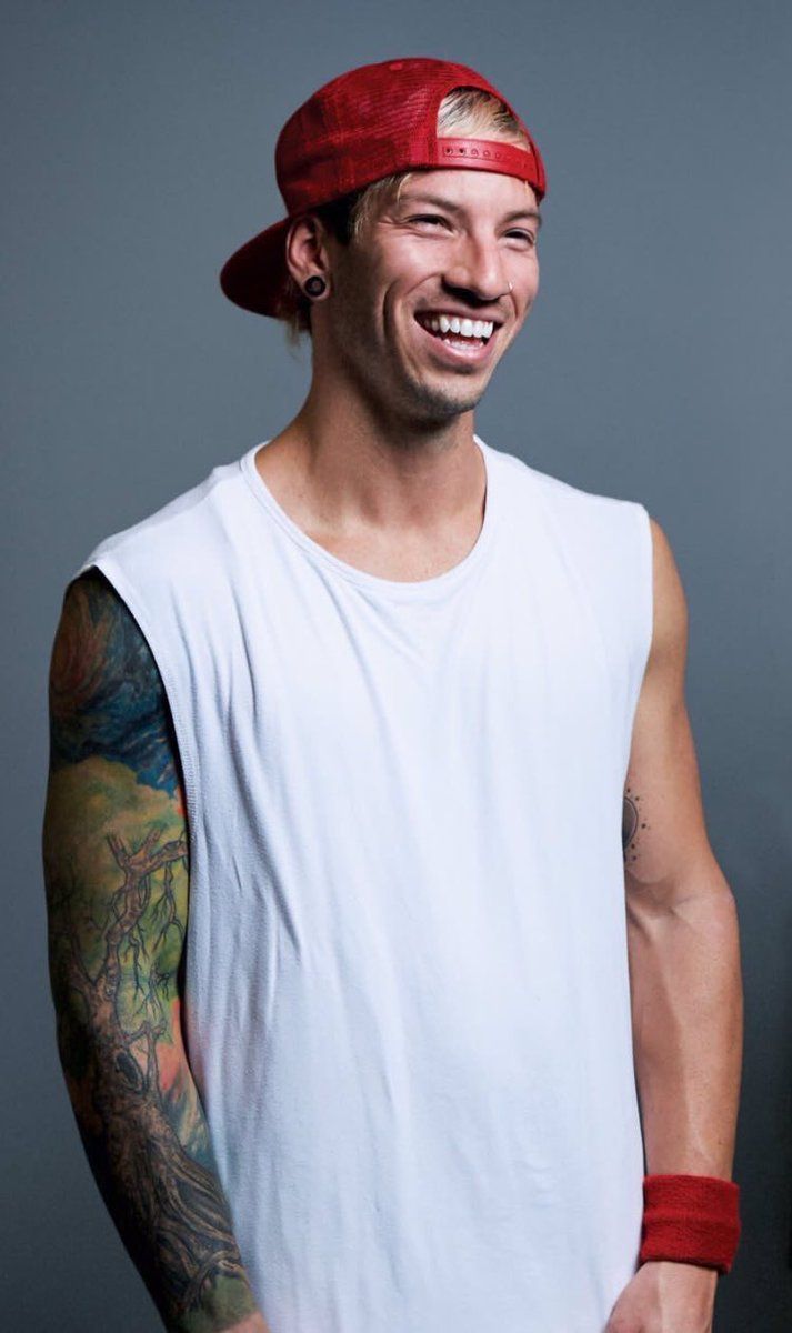 josh dun smiling (@DunSmiling) | Twitter | Twenty one pilots, Josh dun - How Tall Is Josh Dun? Twenty One Pilots Drummer's Height Revealed