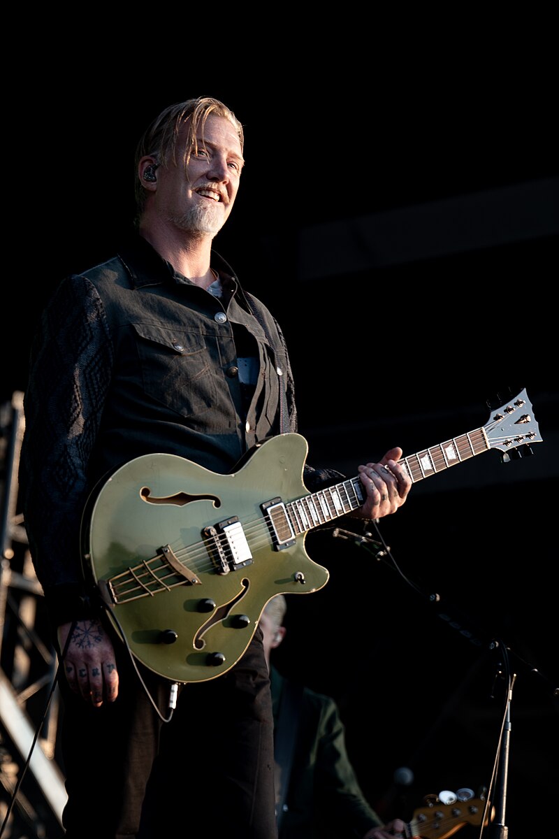 Josh Homme - Wikipedia - Josh Homme Height – Rock Royalty With Major Altitude