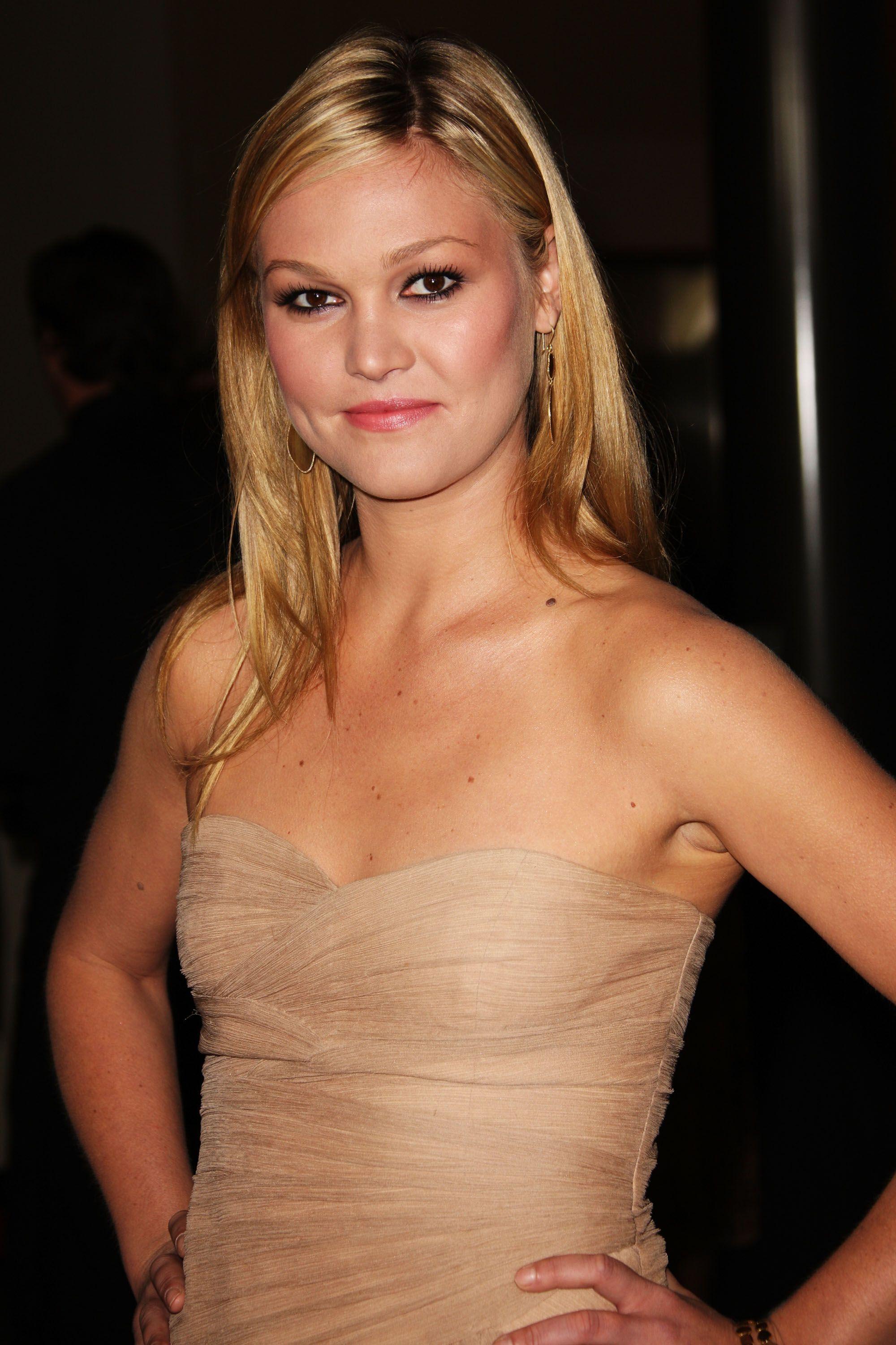 Julia Stiles Wallpapers - Top Free Julia Stiles Backgrounds - Julia Stiles’ Stunning Red Carpet Looks – A Timeless Beauty