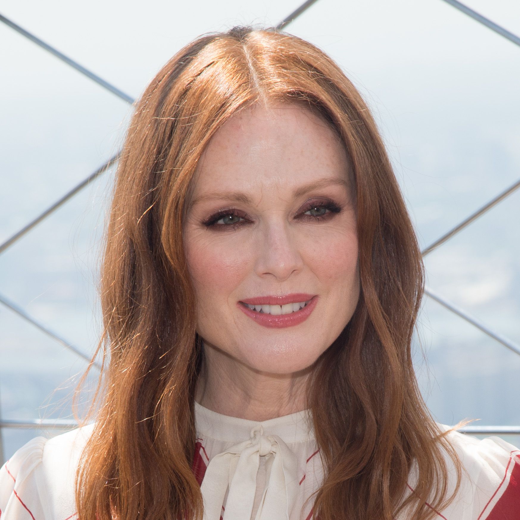 Julianne Moore - How Old Is Julianne Moore: Hollywood’s Timeless Beauty