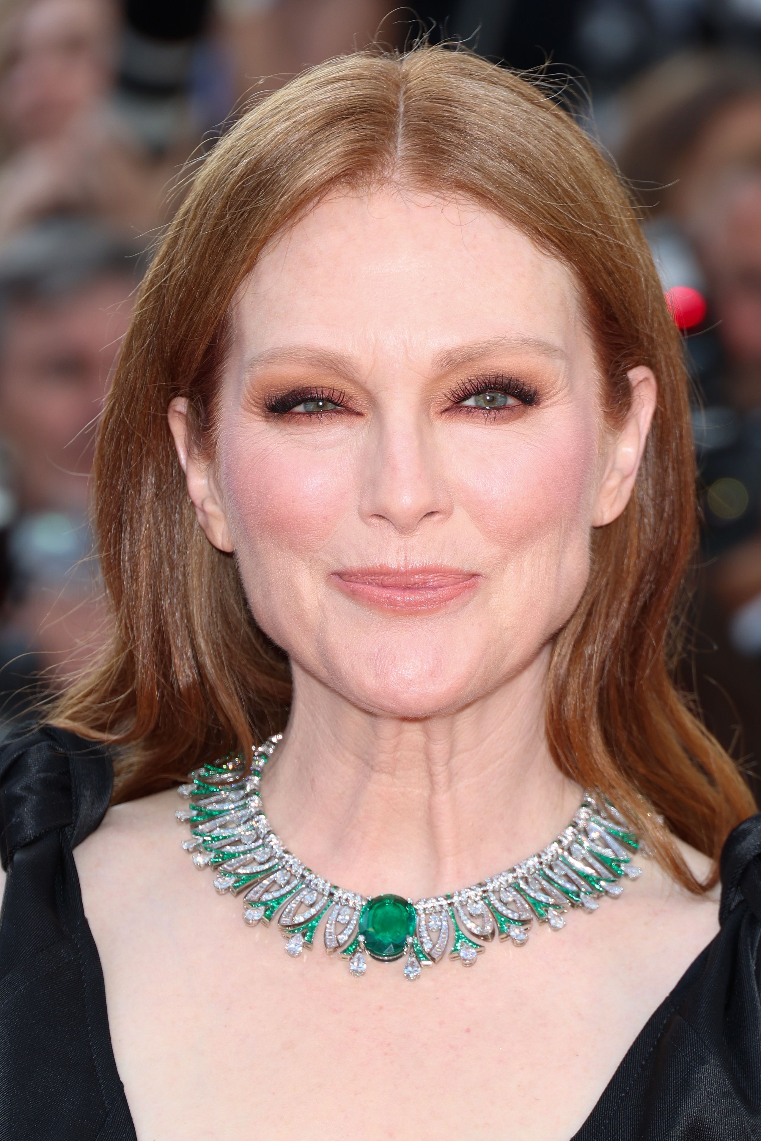 Julianne Moore nous parle des bienfaits de la chlorophylle, de la - How Old Is Julianne Moore: Hollywood’s Timeless Beauty