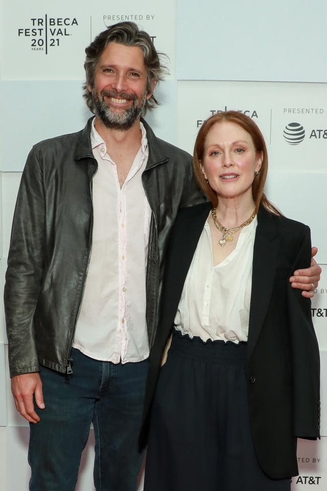 Julianne Moore reveals her husband hates when she does sex scenes - Julianne Moore’s Husband: Bart Freundlich, Her Director and Devoted Partner