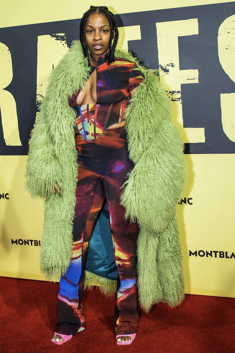 Julie Adenuga's Feet - I piedi di Julie Adenuga - Celebrities Feet 2023 - Joy Adenuga: Sexy Pics of the Makeup Pro with a Bold Presence