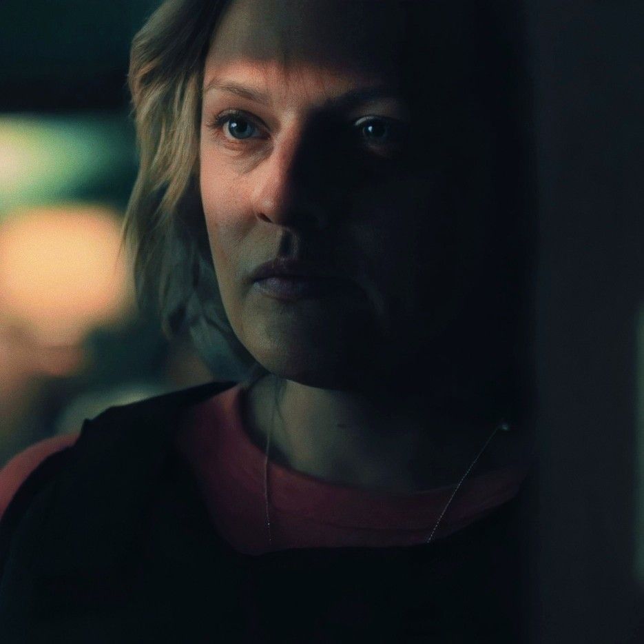 june | Handmaid's tale, June, Icon - Who Plays June Osborne In The Handmaid’s Tale?
