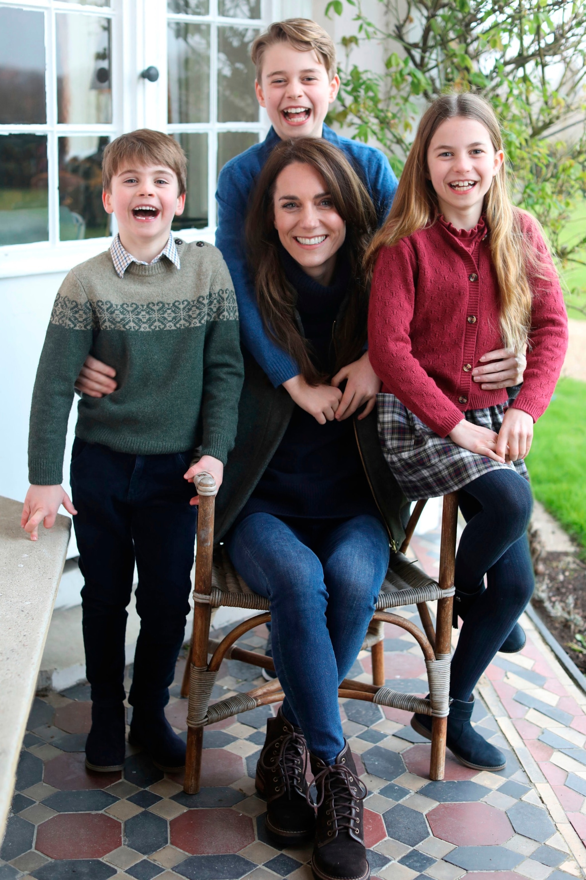 Kate Middleton's public apology for editing family photo is rare for a - Is Kate Middleton Pregnant? Royal Family Pregnancy Speculation Heats Up
