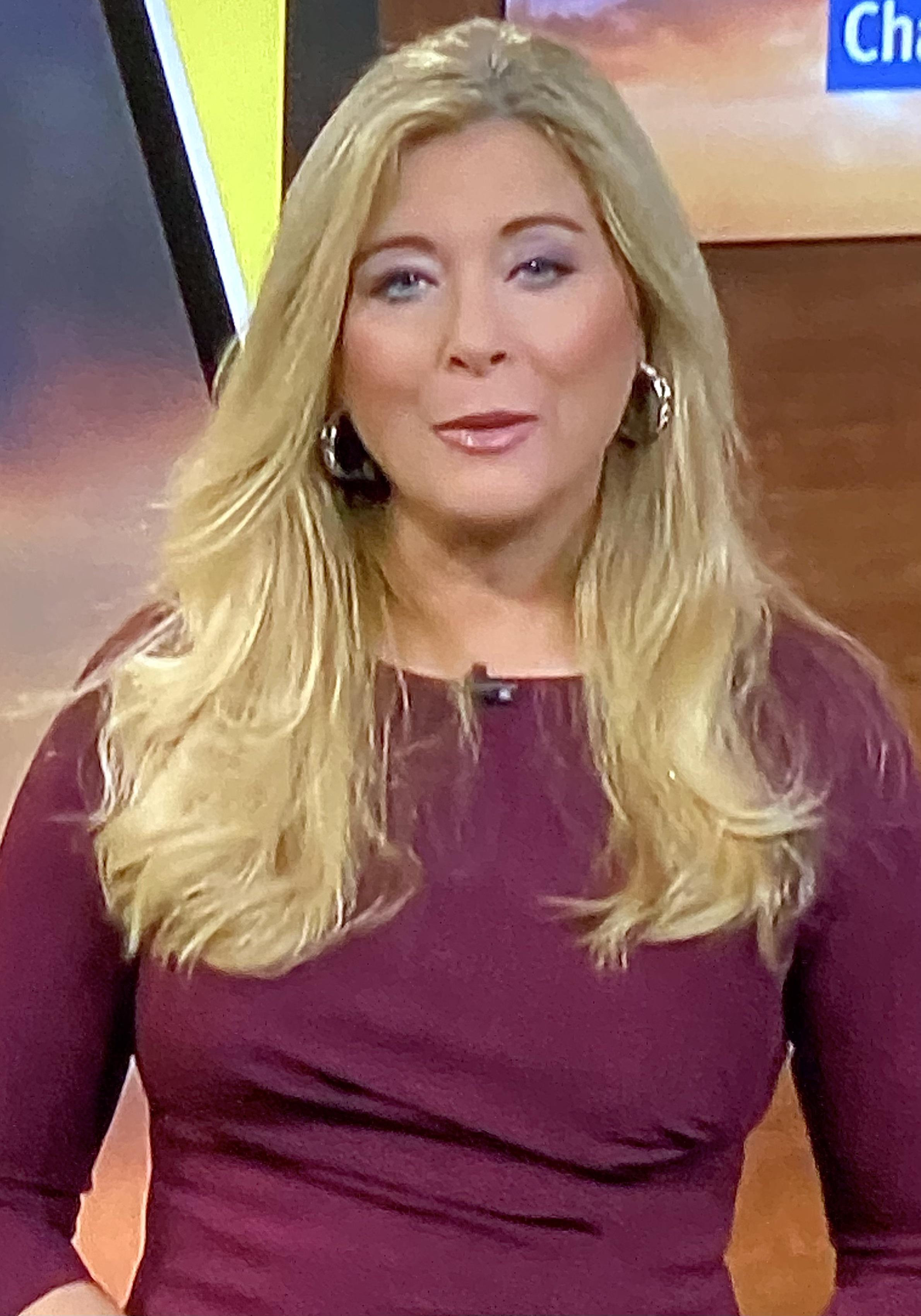 Kelly Cass : r/KellyCass - How Tall Is Kelly Cass? The Weather Channel Star’s Height