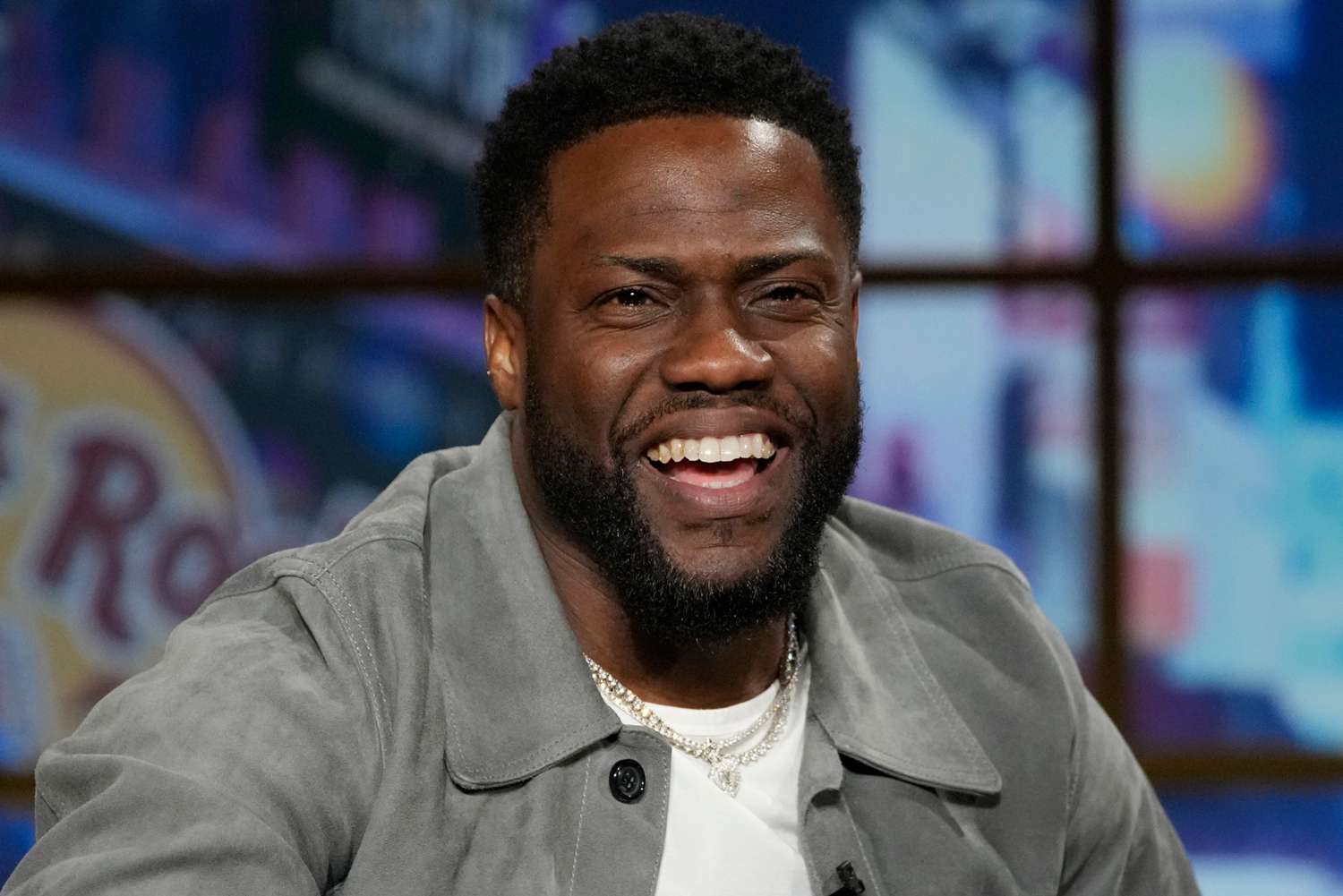 Kevin Hart Tries to Piece Together Star-Studded White Party Night - How Tall Is Kevin Hart? Comedian’s Famous Short Height Revealed