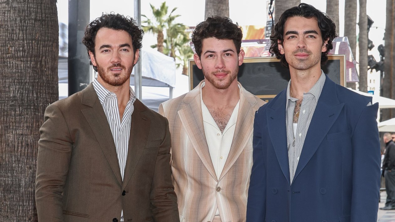Kevin Jonas Kids Guide: His Daughters with Wife Danielle Deleasa | Life - How Tall Is Kevin Jonas? Jonas Brothers Star’s Height